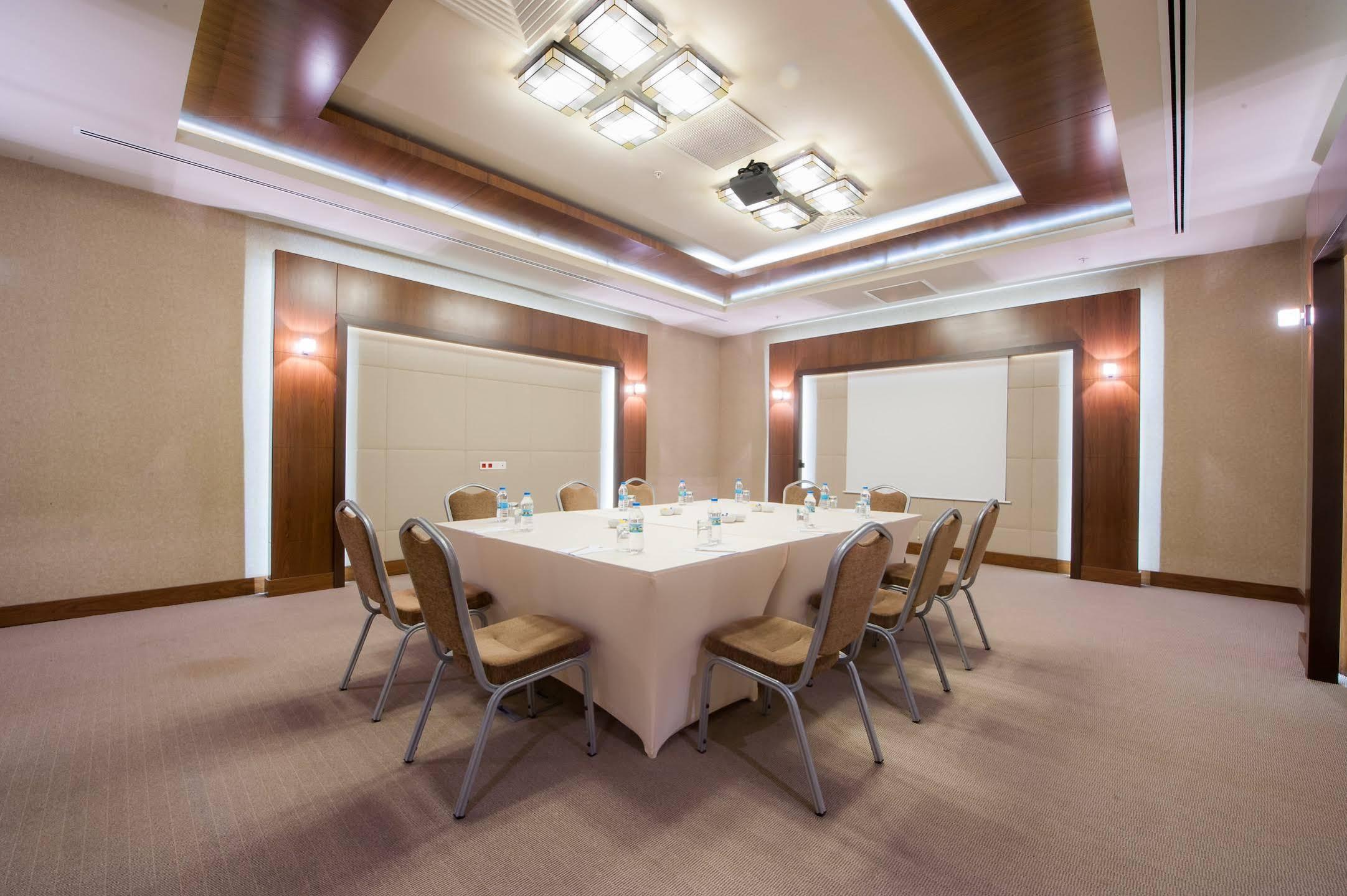 萨宾纳戈琛isg机场酒店 伊斯坦布尔 外观 照片 Meeting room